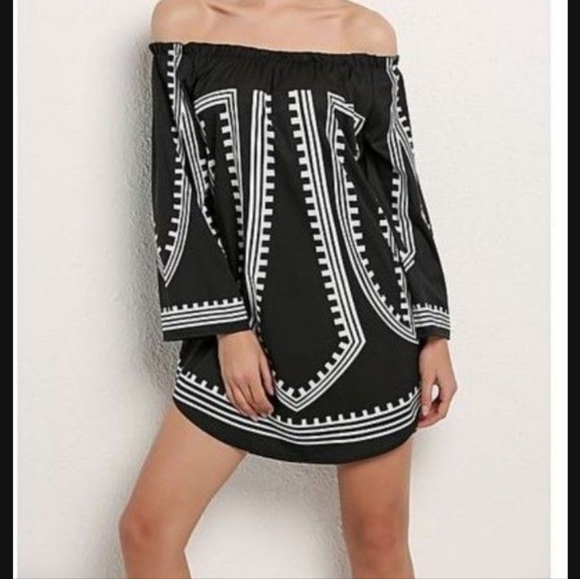 💚5/$25 Sexy Off Shoulder Boho Long Sleeve Print Mini Dress-Black Size Small - Picture 3 of 7